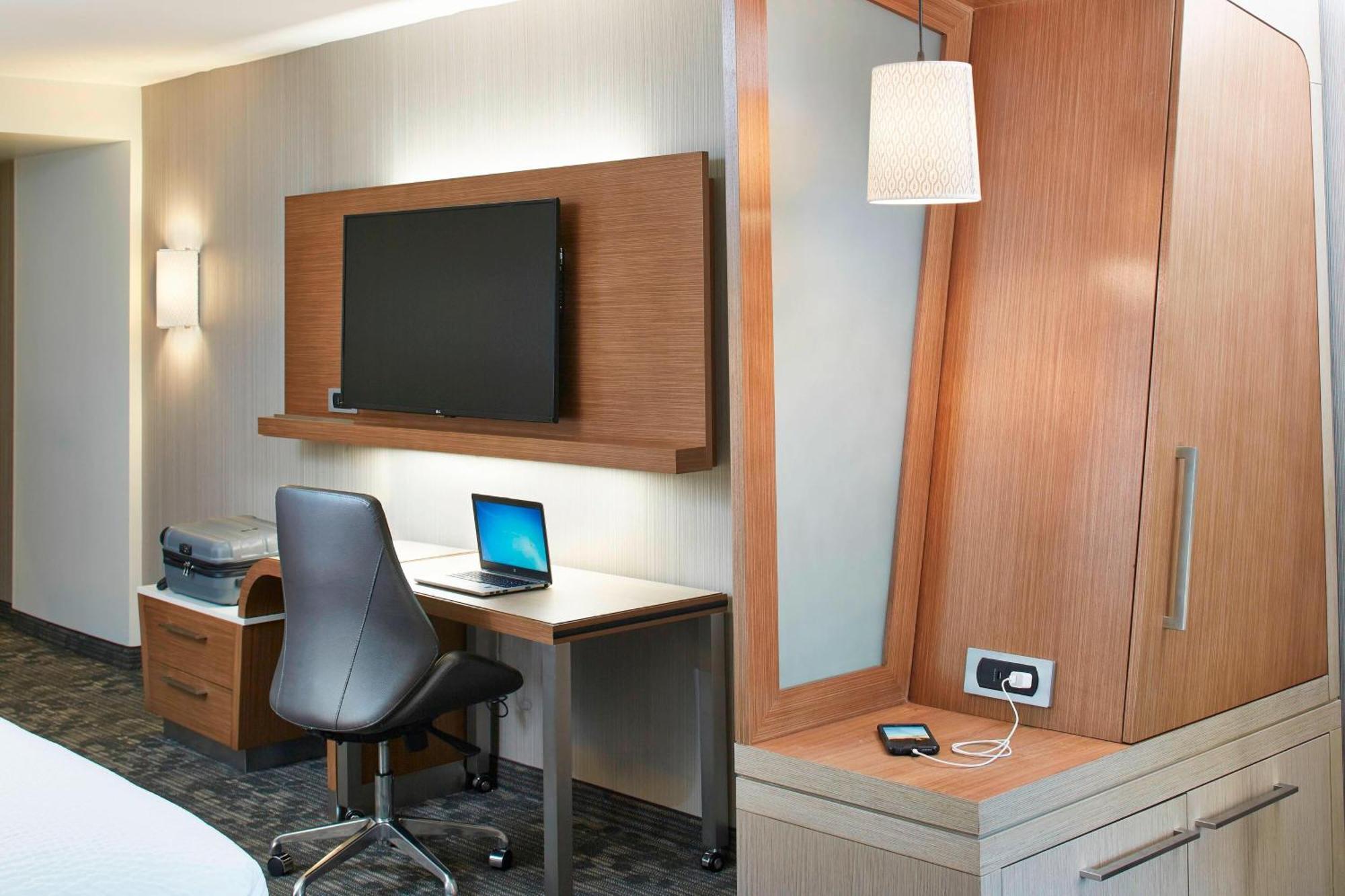 Courtyard By Marriott Лейк Джордж Екстериор снимка