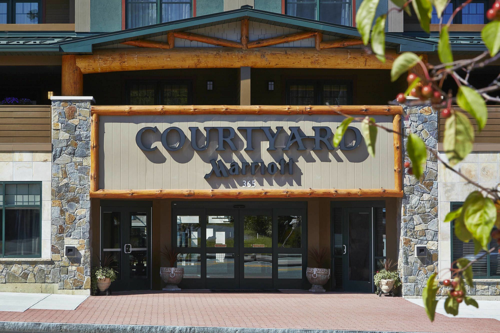 Courtyard By Marriott Лейк Джордж Екстериор снимка